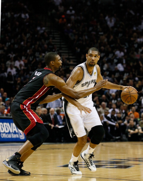 斯卡洛尼归还大力神杯揭幕2026世界杯（斯卡洛尼交回大力神杯，拉开2026世界杯序幕）