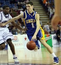 本赛季湖人打到关键时刻的比赛8胜0负，未尝败绩（湖人本季关键时刻8战全胜，尚无败绩）