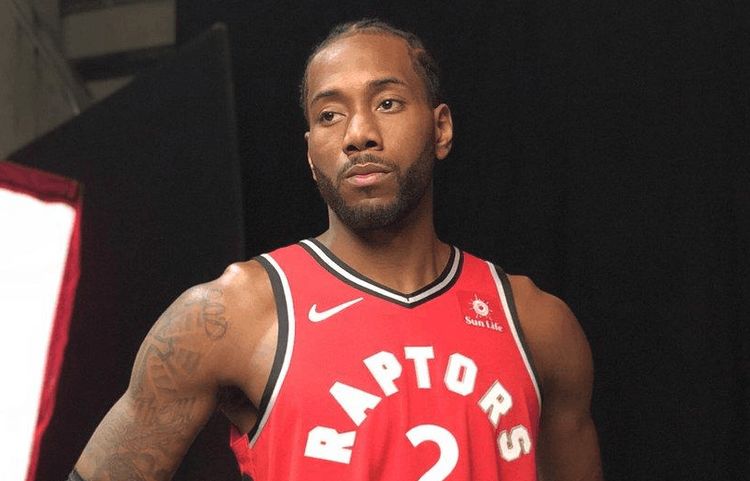 詹姆斯关键上篮助球队锁胜（詹姆斯关键上篮锁定胜局）