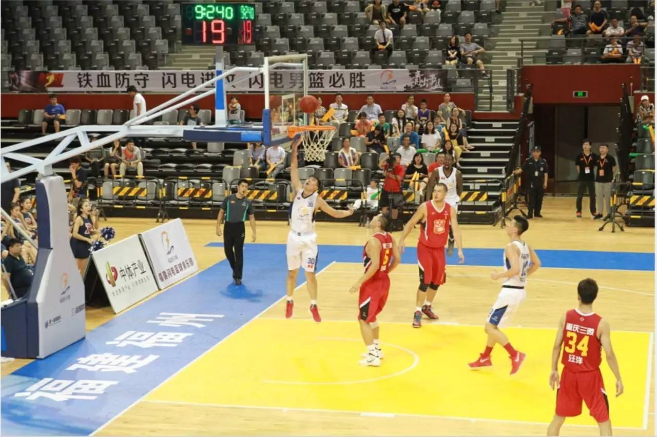 美国队长！普利西奇替补双响，帮助米兰让2追3重返联赛榜首（美国队长替补梅开二度，米兰让二追三重返榜首）