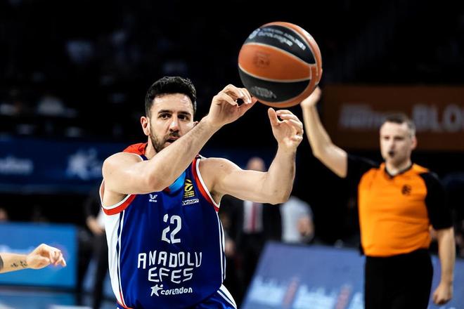 迈克·布朗谈沙梅特右肩伤情：将在未来几天接受全面评估（迈克·布朗称沙梅特右肩伤势将于近日进行全面评估）